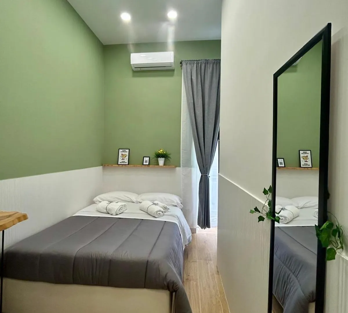 City Center House Mery&Ines Naples 0*,  Italy